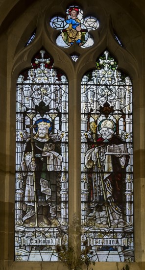 노섬브리아의 성 오스왈도와 요크의 성 빌프리도_by Percy Bacon Brothers_photo by Jules & Jenny_in the Church of All Saints in Evesham_England UK.jpg